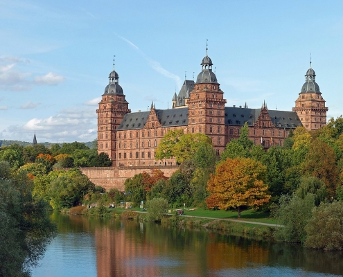 Rainer Lippert → Derivative work: Steffen Schmitz (Carschten) https://commons.wikimedia.org/wiki/File:Aschaffenburger_Schloss,_edit.jpg